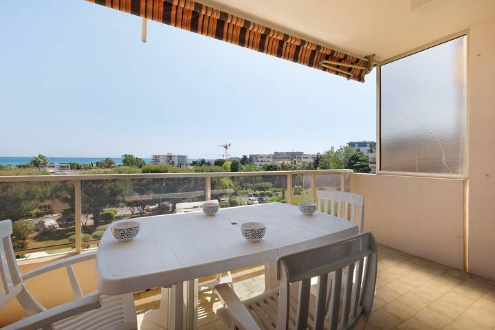 Appartamento per 4 persone, con balcone e piscina per bambini, con animali domestici a Antibes