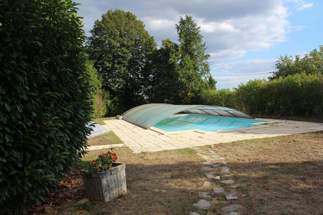 Chalet Bois aux portes de Parthenay in Châtillon-sur-Thouet, Deux-Sèvres