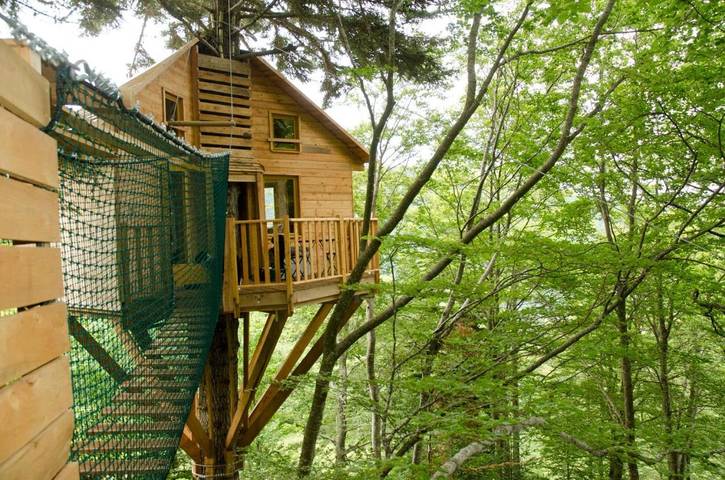 Location de vacances pour 7 personnes, avec Balcon ainsi que Terrasse et Vue à Château-Bernard