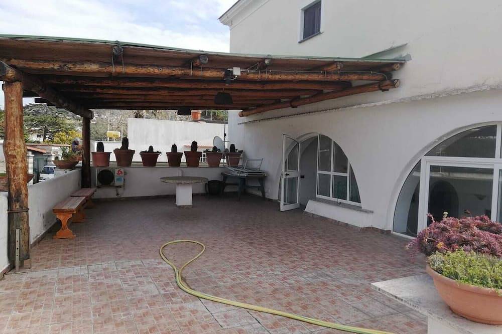 Apartamento entero, Sunny Terrace Retreat in Forio, Ischia