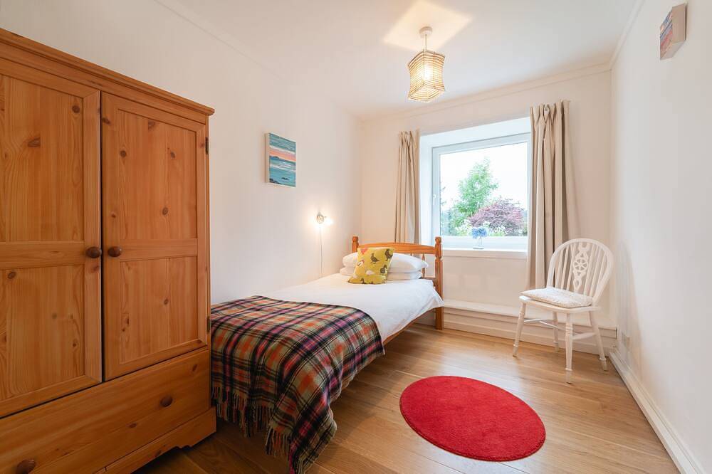 Castle Cottage. View of Aros Castle. 2 Bedrooms. Sleeps 3. in Argyll & Bute