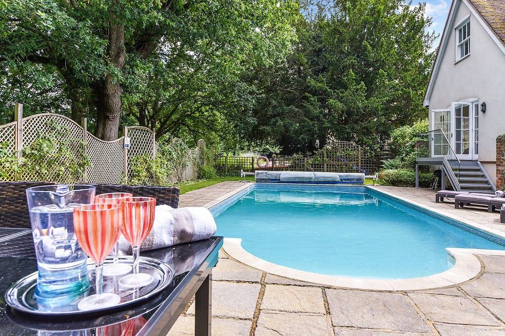 Casa contemporánea, piscina privada en el borde de Petworth, South Downs National Park in Petworth, South Downs