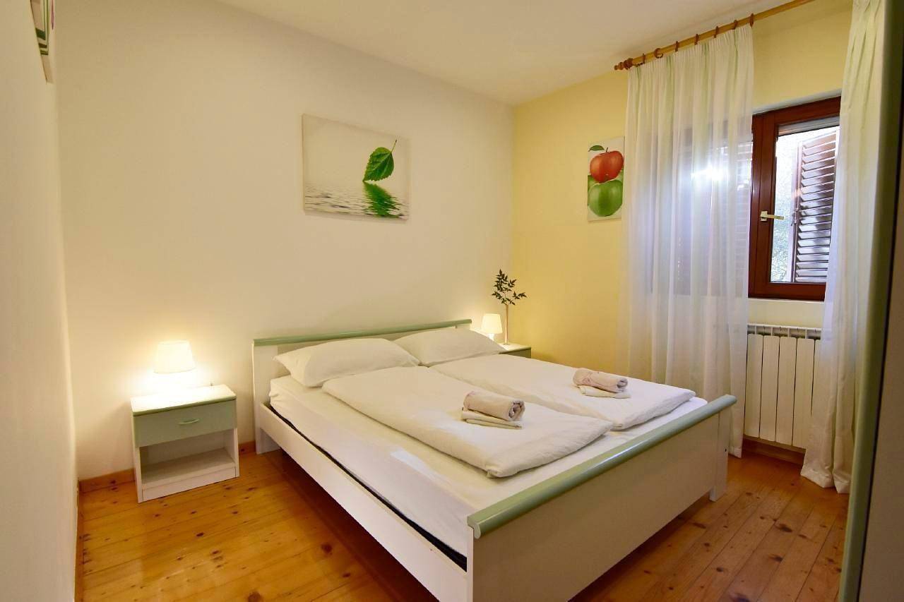Schönes Ferienhaus in Zambratija mit Terrasse und Nah am Strand in Zambratija, Umag und Umgebung