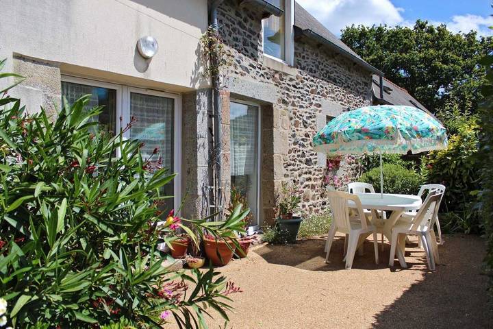 Gîte pour 6 personnes, avec Terrasse et Jardin à Trégomeur