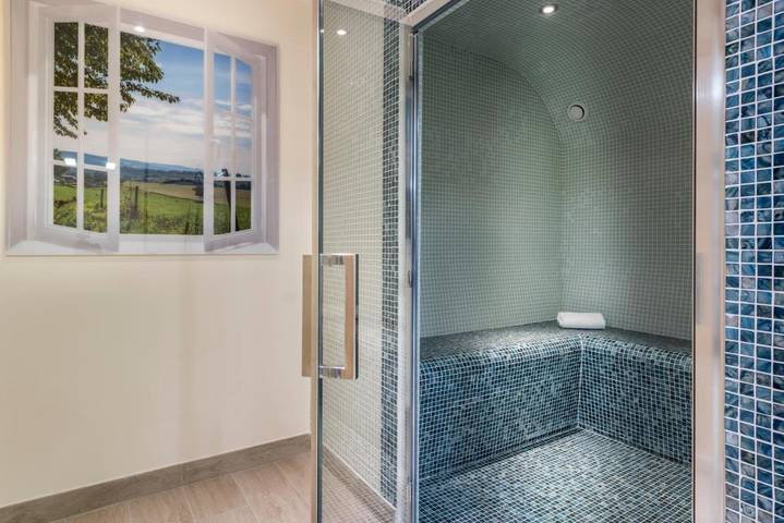 Chambre d’hôte pour 4 personnes, avec Jacuzzi et Terrasse ainsi que Jardin et Piscine dans Île de France