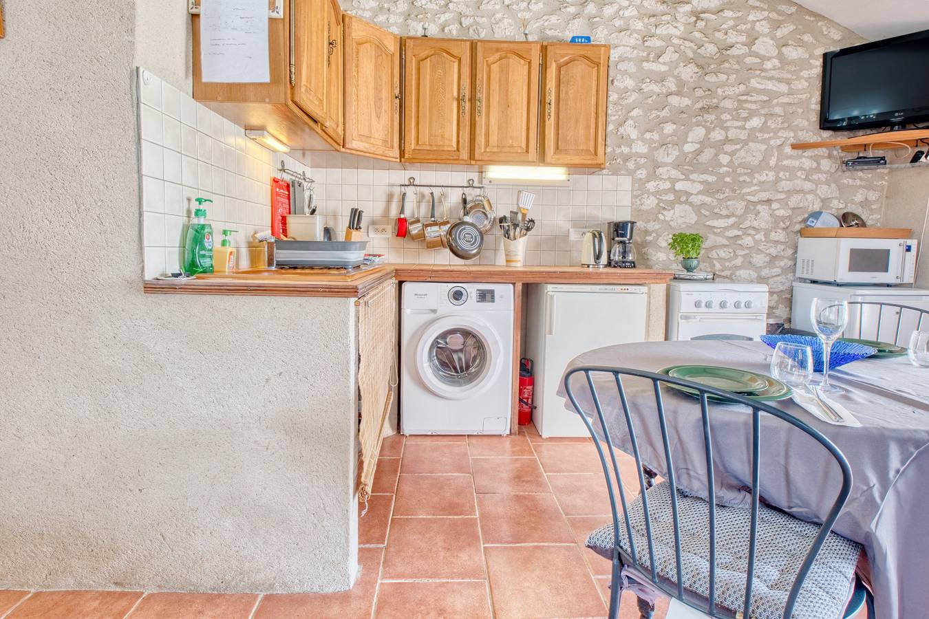 Entire studio, Le Nid – Charming Studio with Shared Pool and Panoramic View of the Dordogne in Razac-d'Eymet, Périgord Pourpre