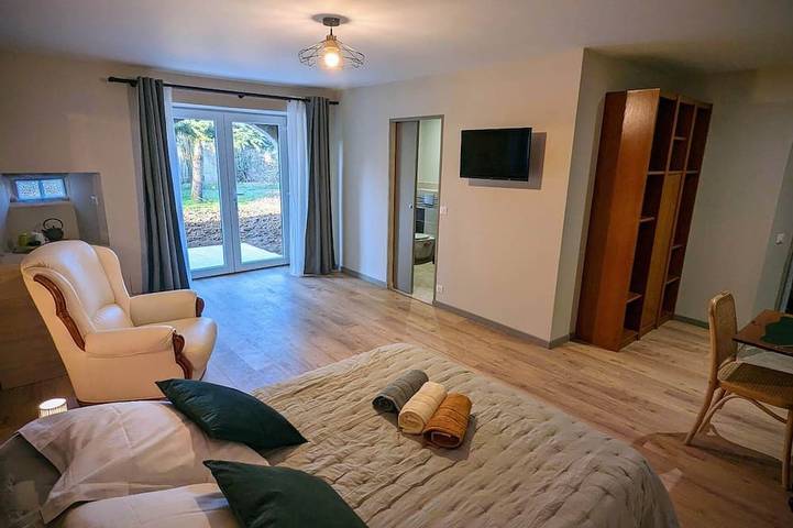 Location de vacances pour 3 personnes, avec piscine et jardin à Bagnac-sur-Célé - 3