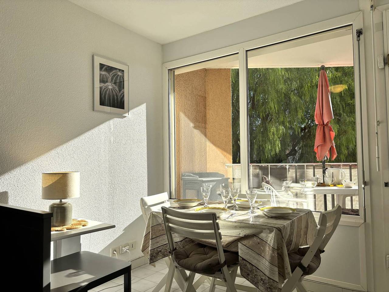 Apartamento entero, Estudio cabina cercano a la playa con balcón y aparcamiento privado in La Londe-les-Maures, Parque nacional Port-Cros