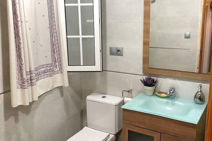 Ganze Wohnung, Playamar Retamar, is in first line of beach, urbanization with swimming pool. in Retamar, Almería