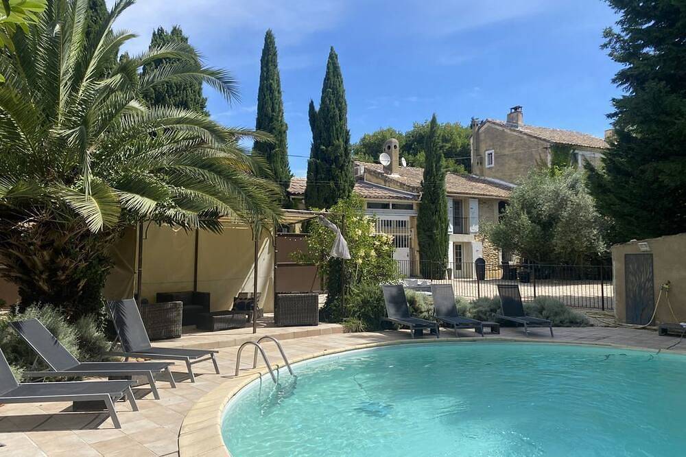 Charmant Mas  de campagne Provençal en pierres avec piscine privée in Orange, Vaucluse