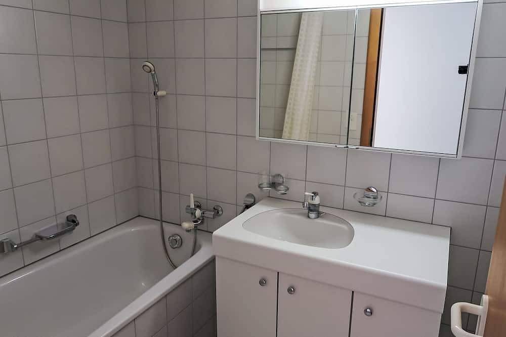 Ganze Wohnung, Herrliche Wohnung für 5 Personen mit  W-Lan, Tv, Balkon und Panoramablick in Disentis, Surselva