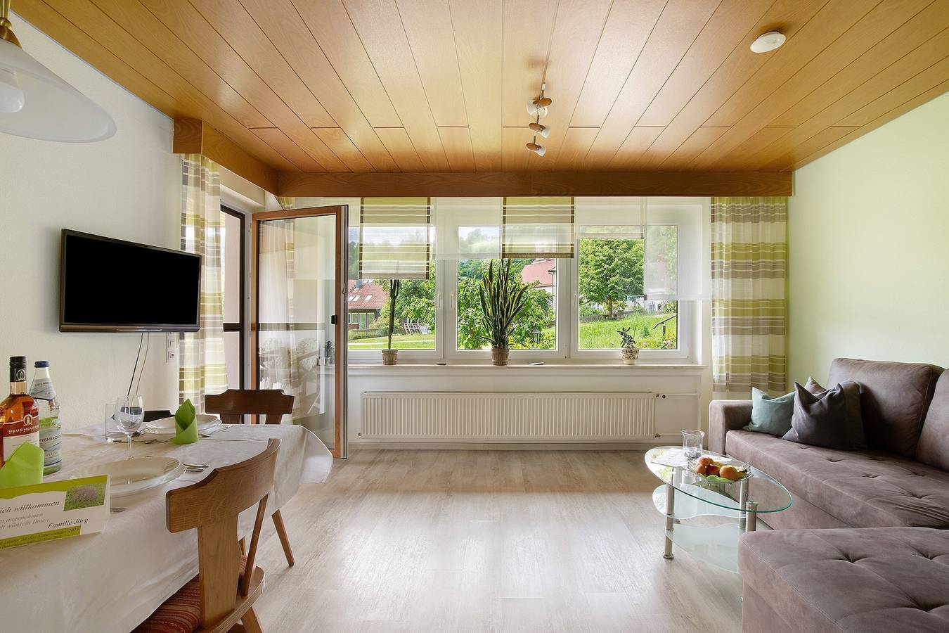 Ganze Wohnung, Ferienwohnung 'Abendrot' mit Terrasse, Gemeinschaftsgarten und Wlan in Münsingen, Neckar-Alb