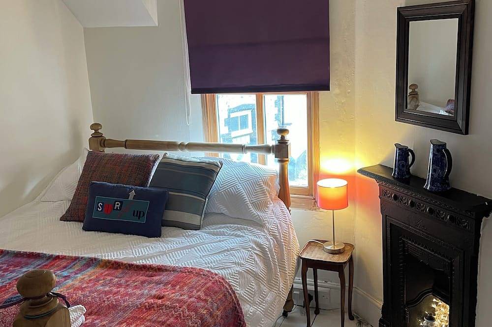 Cosy seaside cottage one minute walk from the beach. Dog friendly! in Cromer, Norfolk Coast