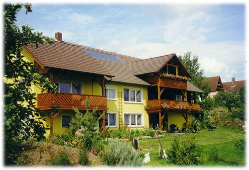 Ferienwohnung für 5 Personen, mit Balkon/Terrasse und Terrasse sowie Garten in Haundorf