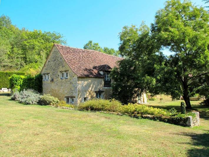 Gîte pour 2 personnes, avec Terrasse ainsi que Jardin et Piscine à Saint-Georges-de-Montclard