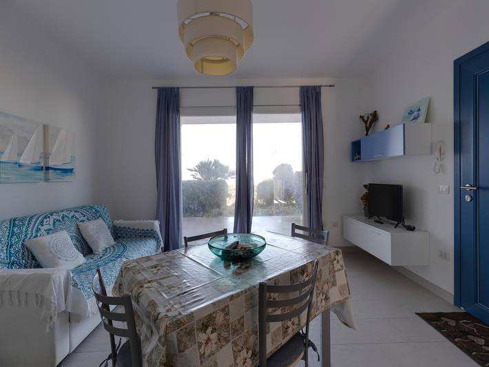 Appartamento intero, Vista mare con aria condizionata e giardino in Lu Bagnu, Castelsardo