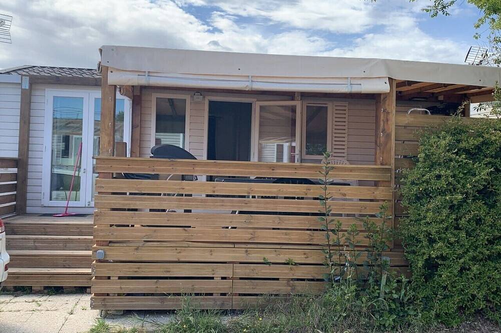 Camping sécurisé ,Mobil Home 3 Ch, grande Terrasse, à 20mn à pied de la Plage in Fréjus, Côte méditerranéenne (France)