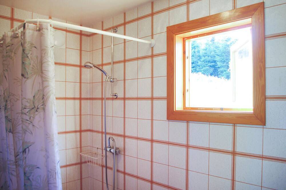 Nice home in Gunnarskog with Wifi in Värmlands land