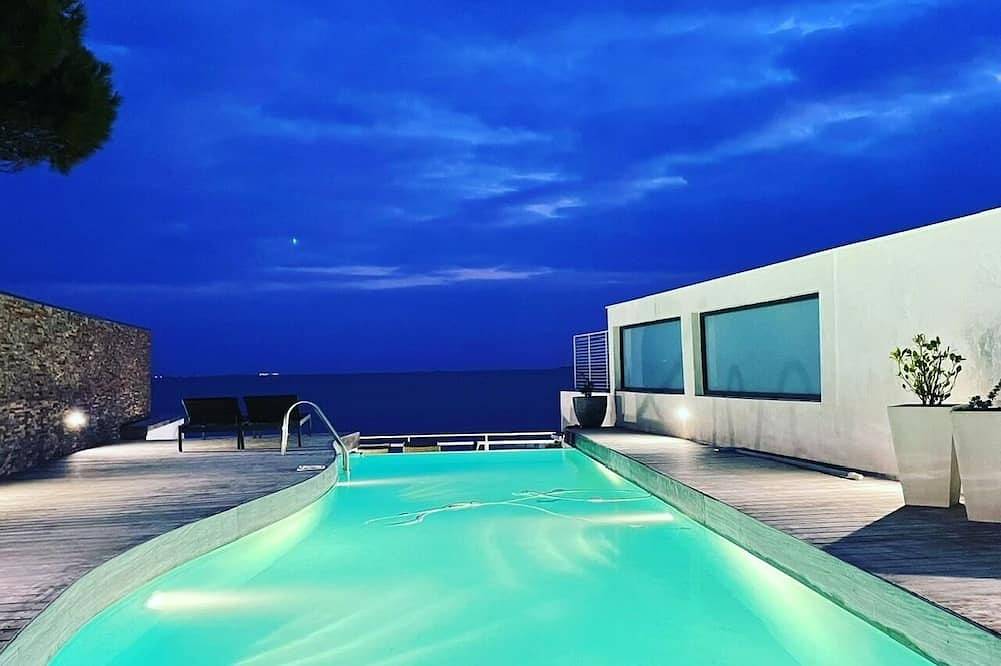 Villa Bord de mer - La Rochelle 8 /10 people - Swimming pool/Jacuzzi in Angoulins, La Rochelle region