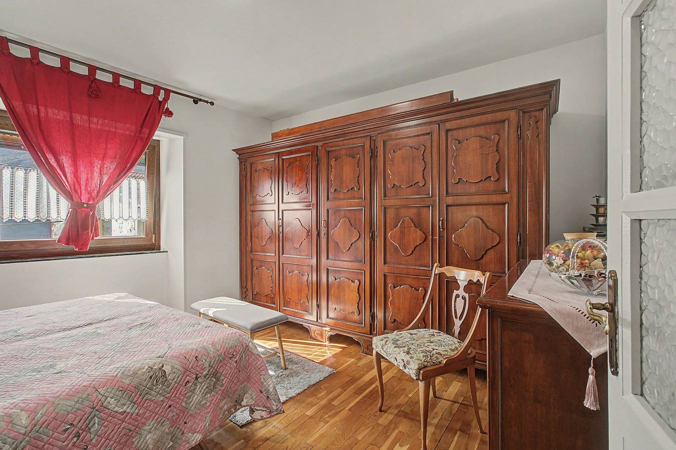 Hel lejlighed, Casa Zio Zeffy Apartment with Mountain View Balcony and Shared Garden in Châtillon (By), Comune di Châtillon