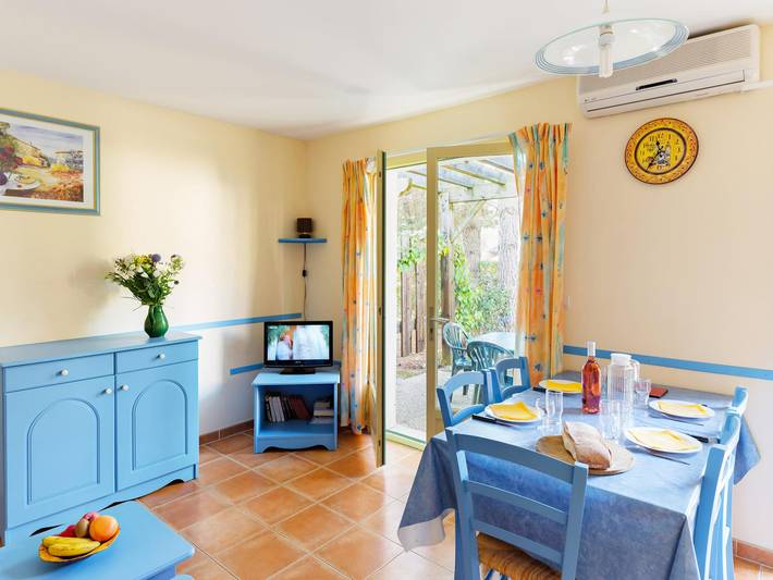 Gîte pour 6 personnes, avec terrasse et piscine, adapté aux familles
