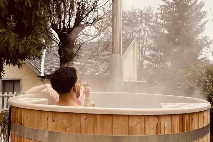 Location de vacances pour 14 personnes, avec sauna ainsi que jardin et jacuzzi à Bréviandes