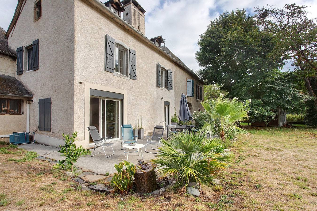 Ferienhaus „Maison Brocanteflore“ mit privatem Garten, Wlan und Klimaanlage in Moumour, Béarn