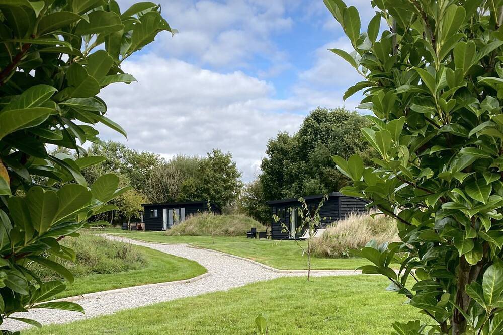Hare’s Retreat - ( Middle Cabin )  - sleeps 2 guests  in 1 bedroom in Eyam, Derbyshire