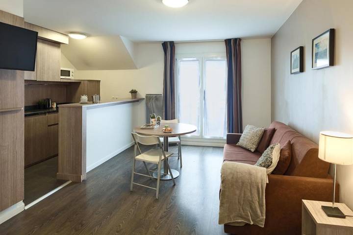 Location de vacances pour 2 personnes, avec terrasse et jardin, animaux acceptés dans Aéroport Paris-Charles de Gaulle - 3