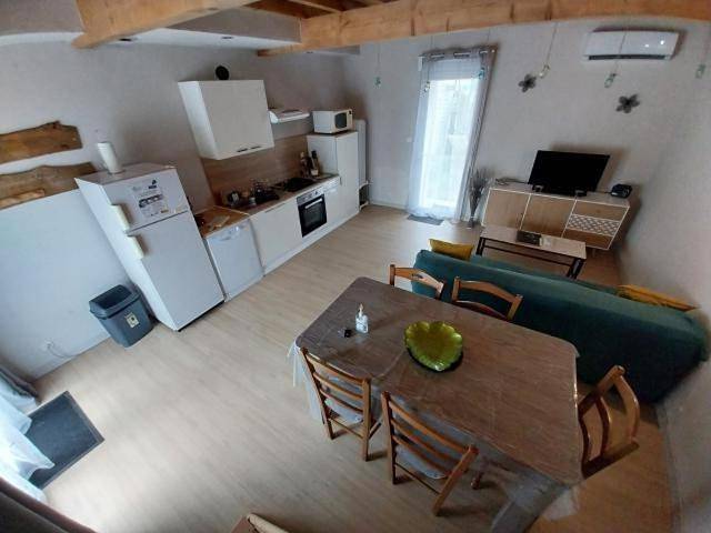 Location de vacances pour 8 personnes, avec jardin ainsi que piscine et vue à Beauteville