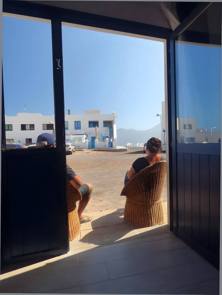 Casa Rociega - Montaña Clara 2: Casa Vacacional con Wi-Fi in Playa de Famara, Teguise