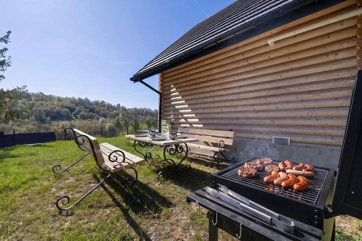 Ganze Wohnung, A Charming House with a Garden | Mountain View in Karpaten (Polen)