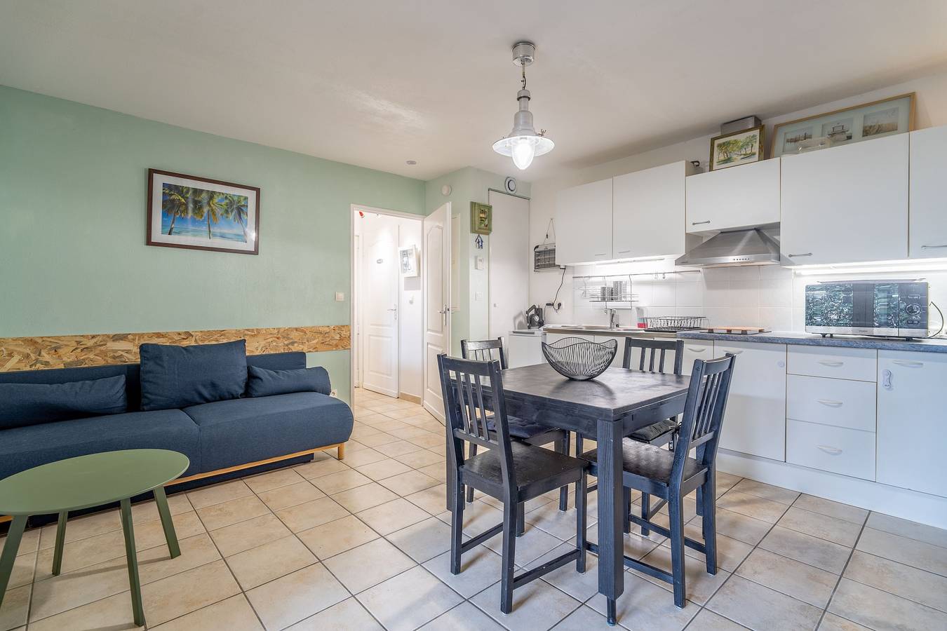 Entire apartment, Apartment 'Avec Jardin Et Piscine' with Shared Pool, Private Terrace and Wi-Fi in Narbonne Plage, Narbonne