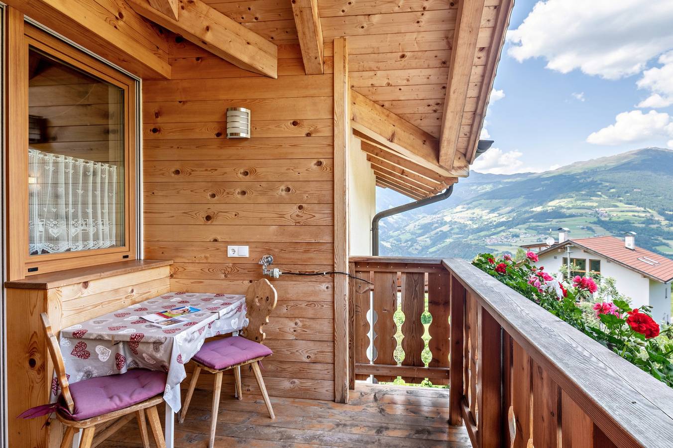 Ganzes Studio, Studio-Apartment 'Solerhof Apt Romantik' mit Bergblick, Garten & Wlan in Lajen, Dolomiti Superski