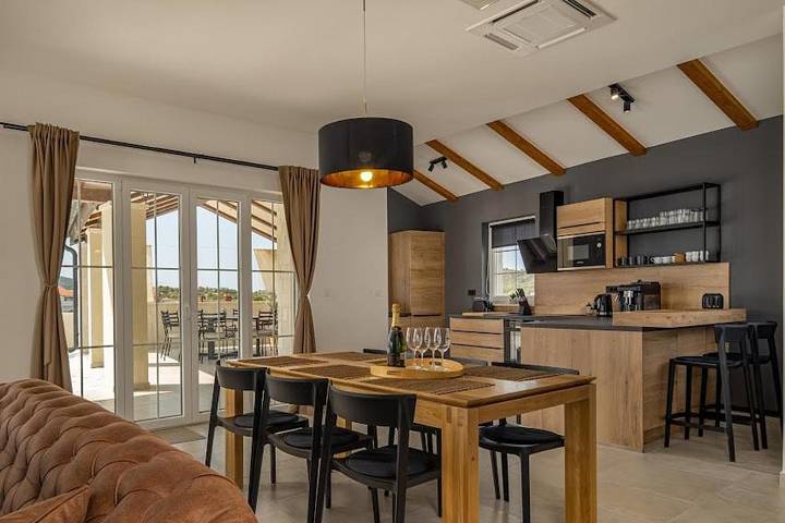 Villa pour 6 personnes, avec vue ainsi que piscine et jardin à Jezera - 4