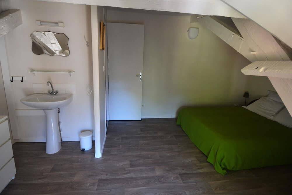 Fully renovated 4P gîte with view on the pool in Souillac, Lot