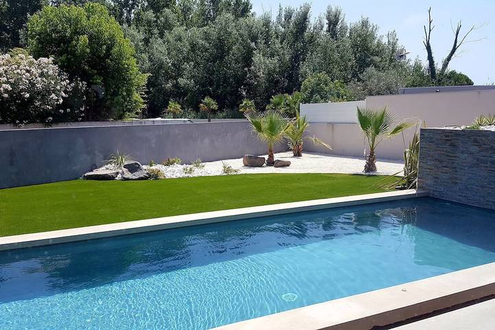 Villa for 6 people, with balcony and garden in Agde