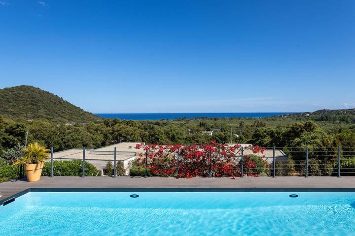 Location de vacances pour 10 personnes, avec jardin dans Plage De L Ovu Santu