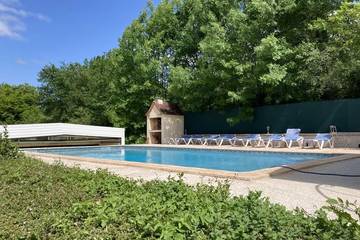 Gîte pour 12 personnes, avec jardin à Calvignac