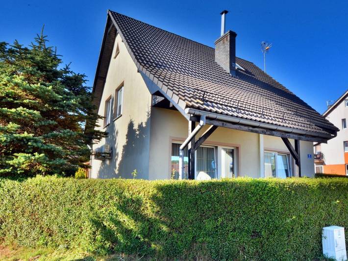 Komfortable Ferienvilla mit großem privatem Garten in Jarosławiec, Powiat Sławieński