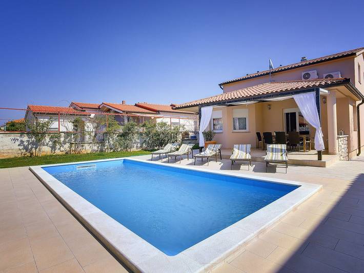 Villa für 8 Personen, mit Balkon und Pool sowie Garten, kinderfreundlich in Fazana
