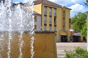 Hôtel pour 3 personnes, avec terrasse et jardin à Bourbonne-les-Bains