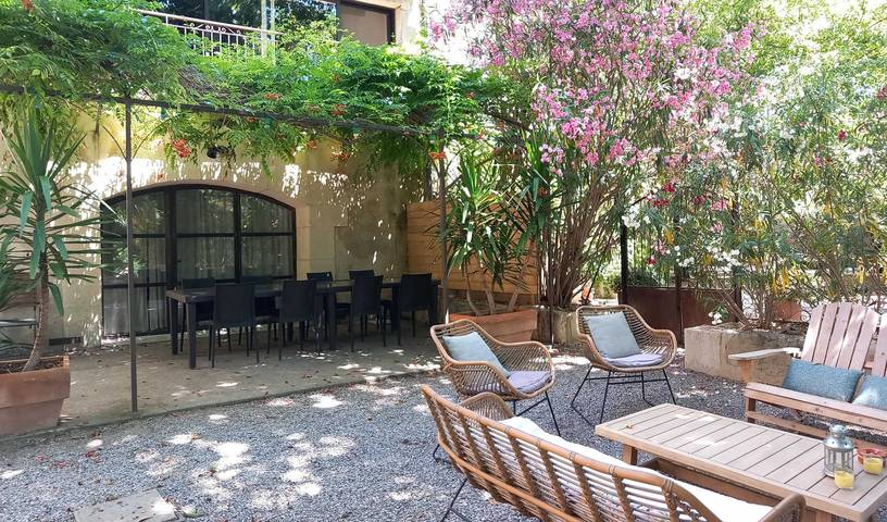 Gîte pour 9 personnes, avec piscine et jacuzzi ainsi que terrasse et jardin à Narbonne - 2
