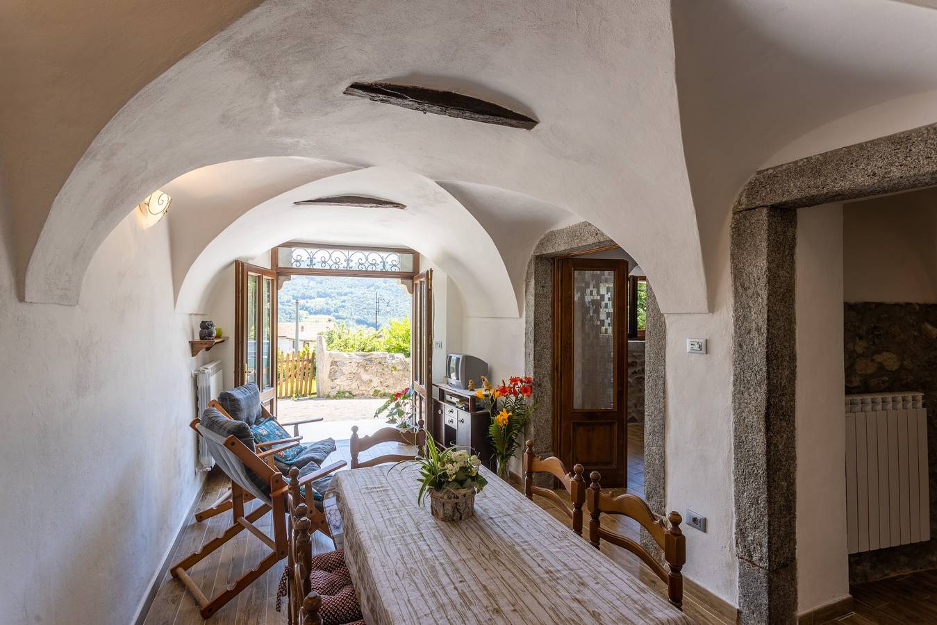 Ganze Wohnung, Ferienwohnung 'Lancillotto' mit gemeinsamer Terrasse, gemeinsamem Garten und Wlan in Vesio, Tremosine