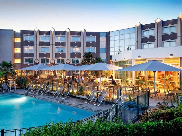 Hôtel pour 4 personnes, avec jardin ainsi que jacuzzi et piscine, animaux acceptés
