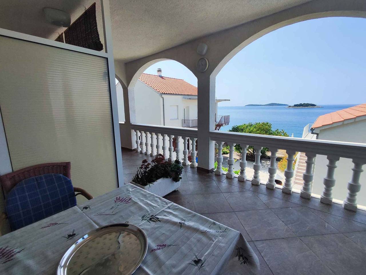Appartement de vacances entier, Appartement de vacances à 20 m de l'Adriatique  in Rogoznica, Šibenik-Knin