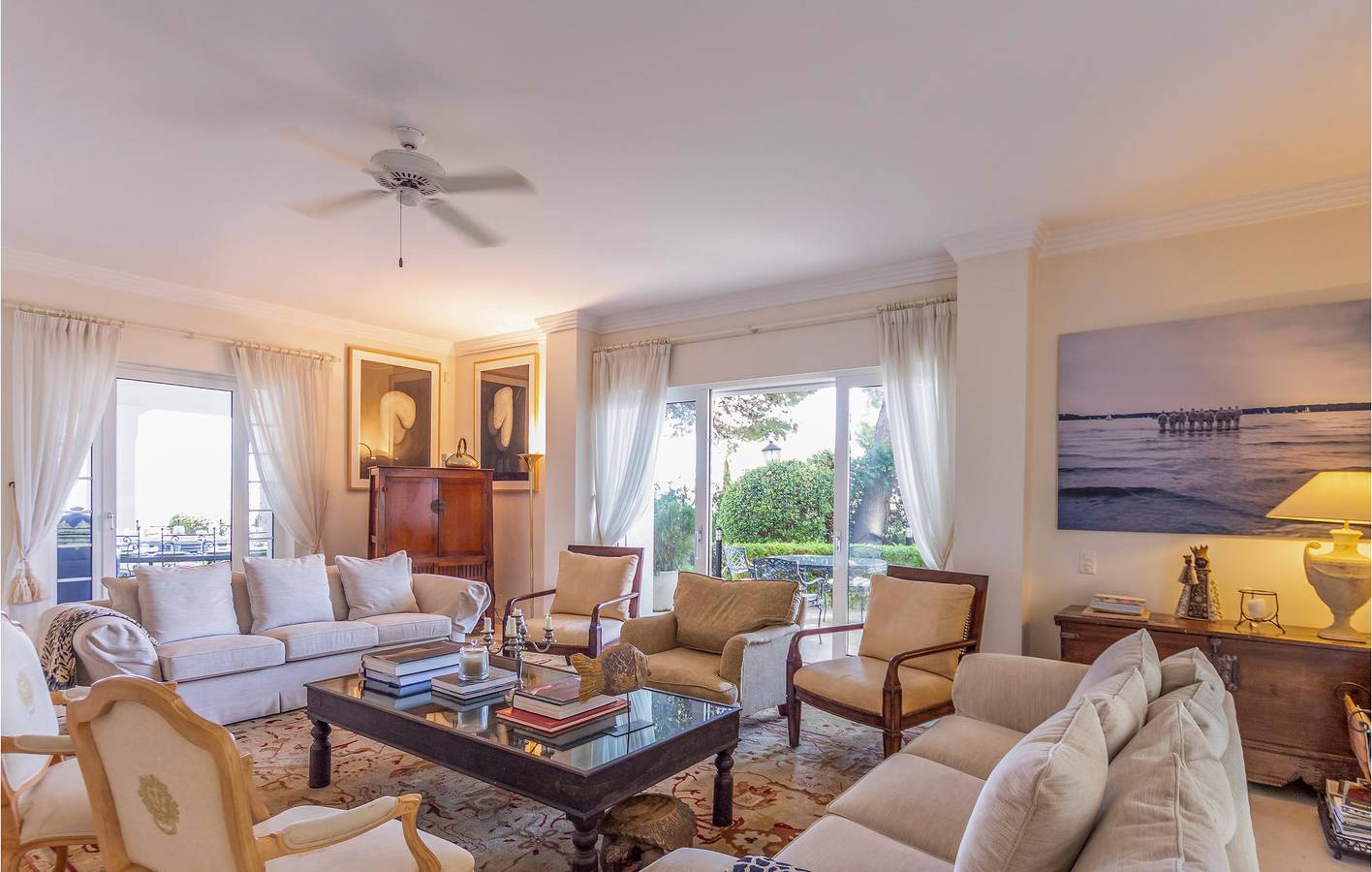 Poolside 2BR mit Parkplatz & Terrasse in Málaga (Este), Malaga