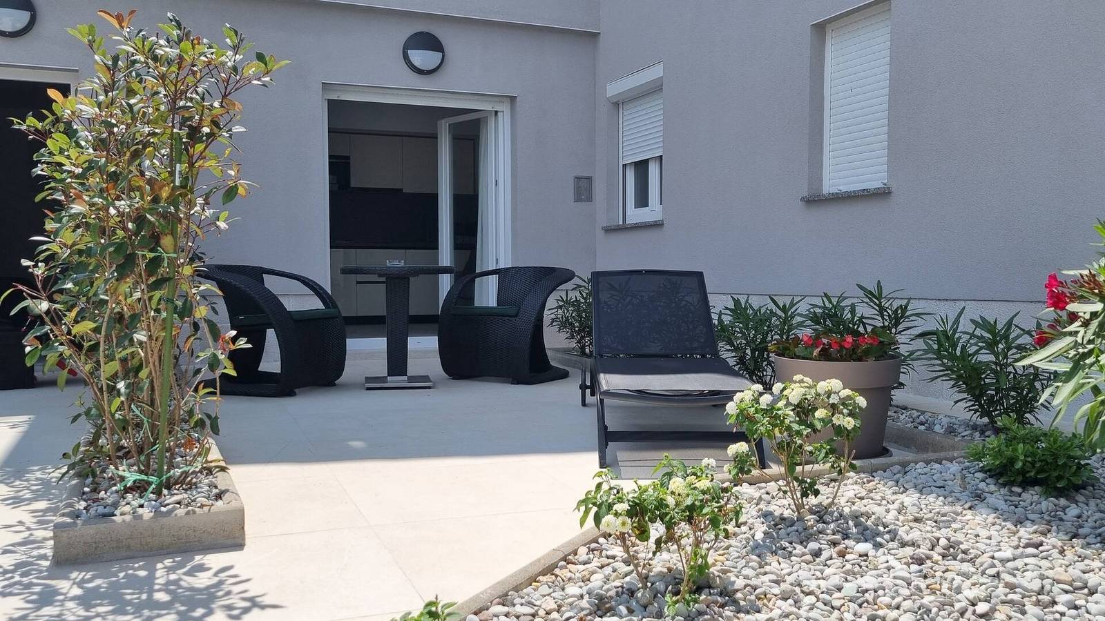Geheel appartement, Luxury Studio Apartment Punta Silo - 30 m from the sea, sea view, swimming pool, outdoor shower, Smart Tv, laundry room, private parking in Silo (Krk), Krk