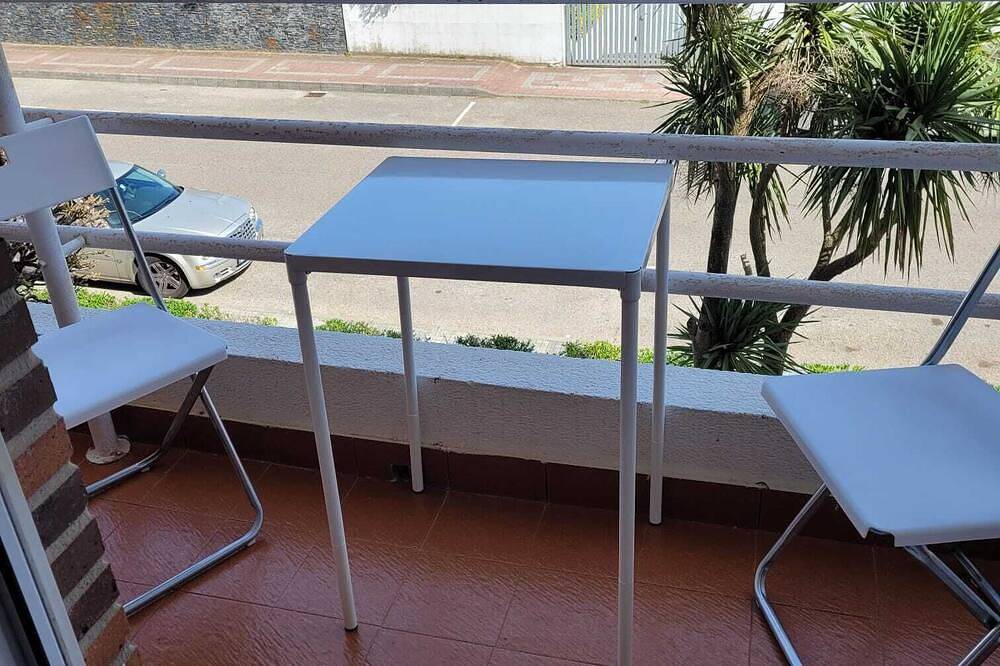 Entire apartment, First row Berria beach !!! with Large Pool in Santoña, Cantabrian Coast