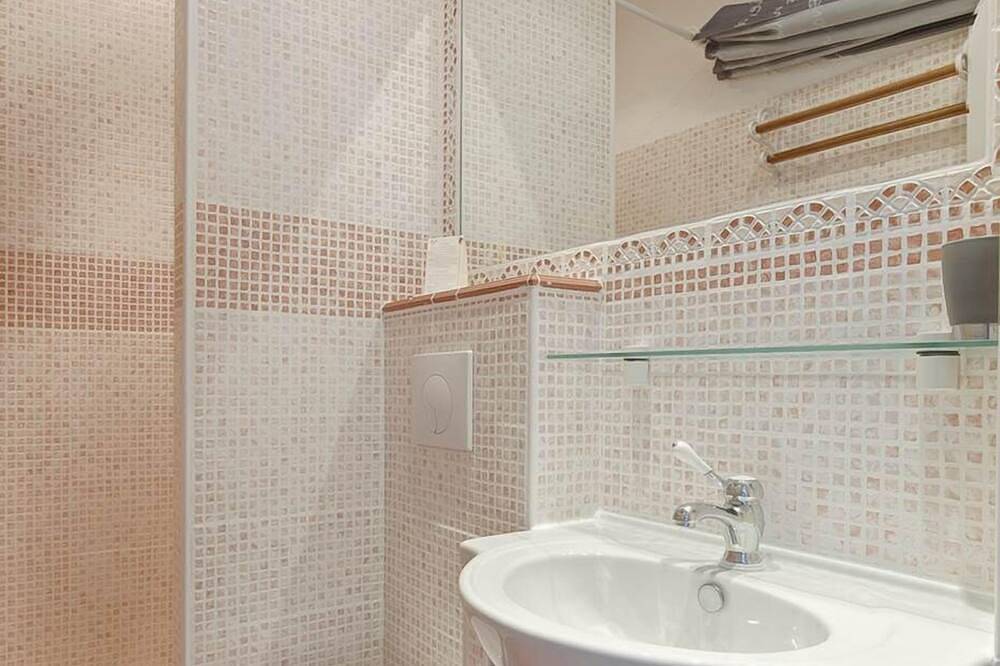 La Villa Roseraie , Hotel Familial Ouvert Toute L Annee. Animaux Acceptes in Vence, Cannes region